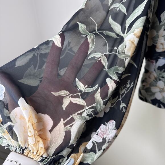 ASTR The Label Long Sleeve Cropped Deep V-Neck Floral Sheer Top Medium‎ Cottage - Picture 6 of 9